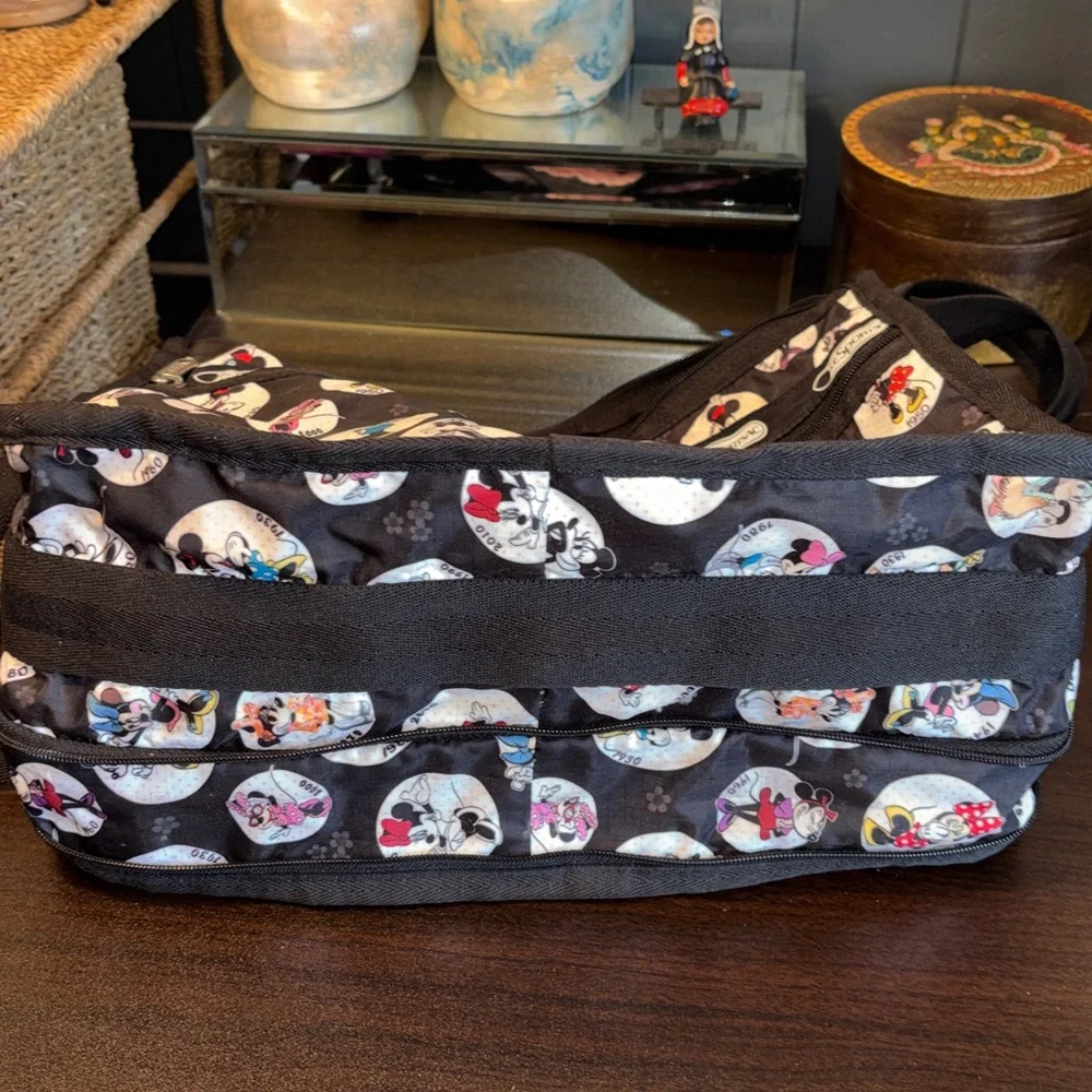 EUC LeSportsac Disney Minnie Mouse Deluxe Everyday Bag in the "Celebrate M - Picture 15 of 16